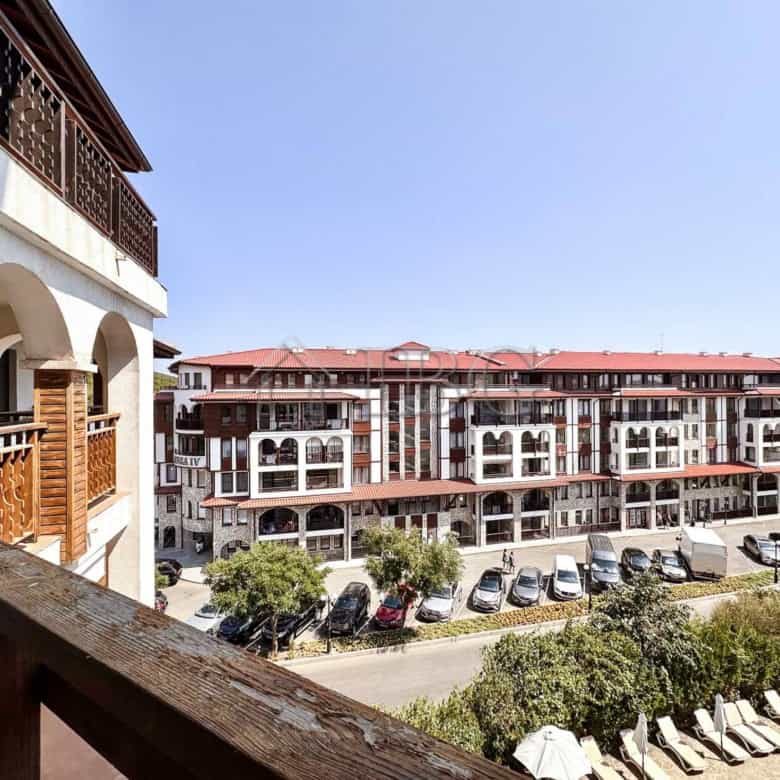 Spacious 2-bedroom apartment overlooking the sea and swimming pool in Sveti Vlas. Perfect for relaxi.
