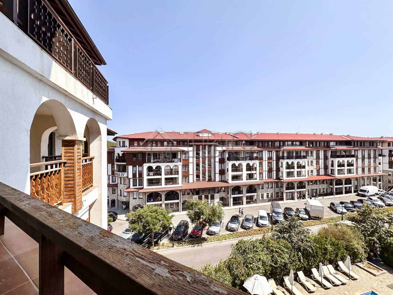 Spacious 2-bedroom apartment overlooking the sea and swimming pool in Sveti Vlas. Perfect for relaxi.