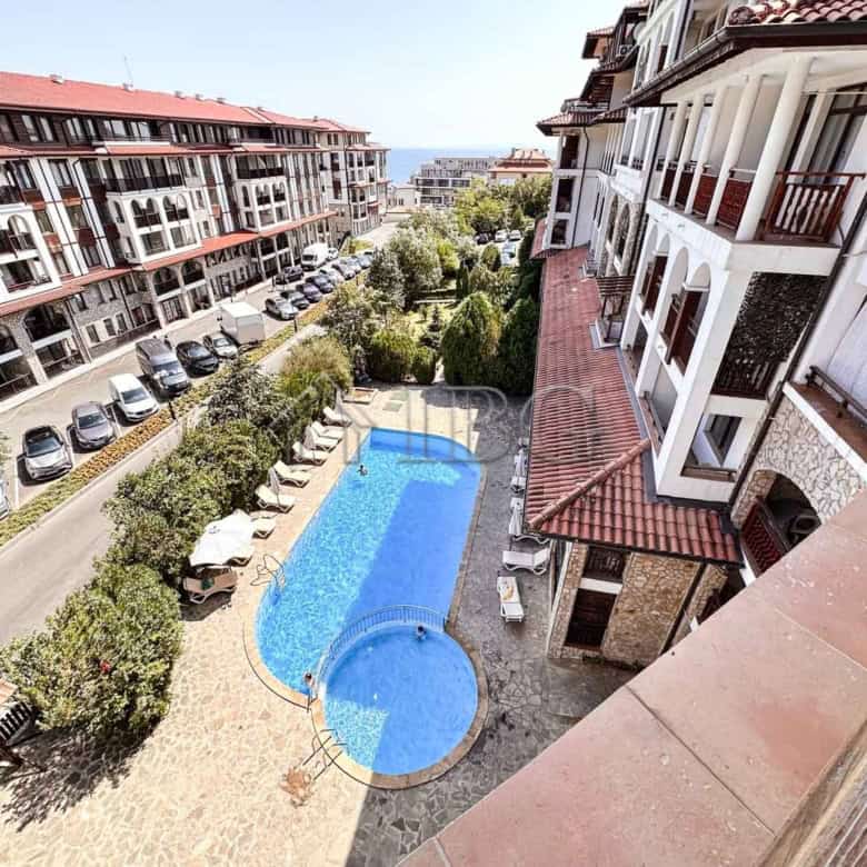 Bright 2-bedroom apartment overlooking the pool in Sveti Vlas, Bulgaria.