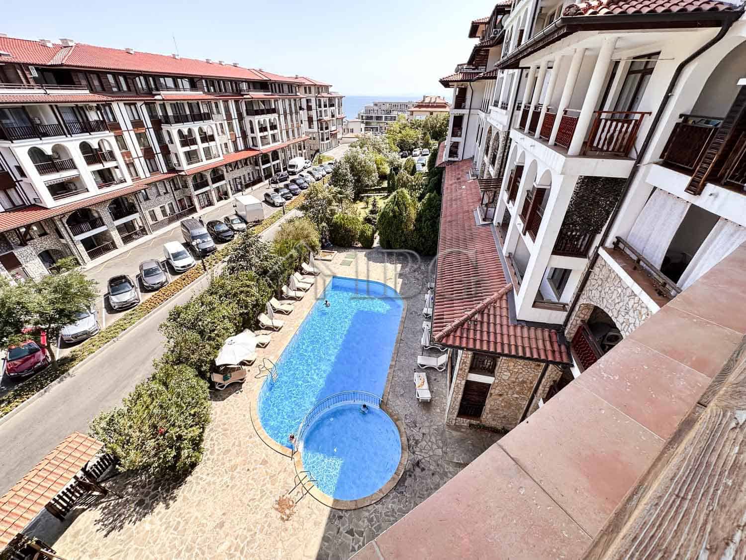 Bright 2-bedroom apartment overlooking the pool in Sveti Vlas, Bulgaria.