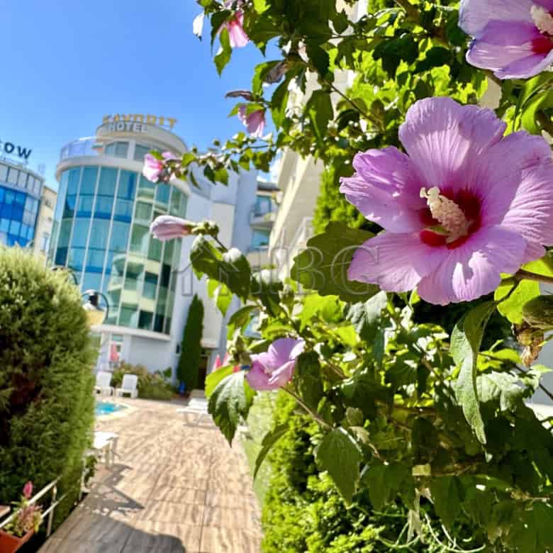 Bright 1-bedroom apartment in Sunny Beach with garden views and modern amenities.