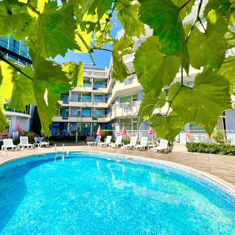 Bright 1-bedroom apartment at Apart Hotel Favorit, Sunny Beach, with access to a swimming pool.