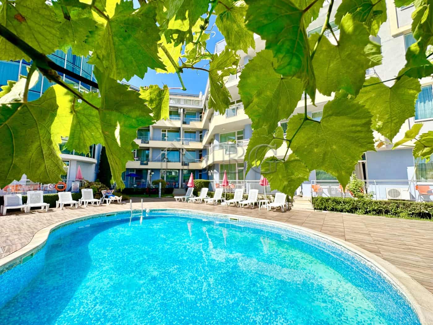 Bright 1-bedroom apartment at Apart Hotel Favorit, Sunny Beach, with access to a swimming pool.