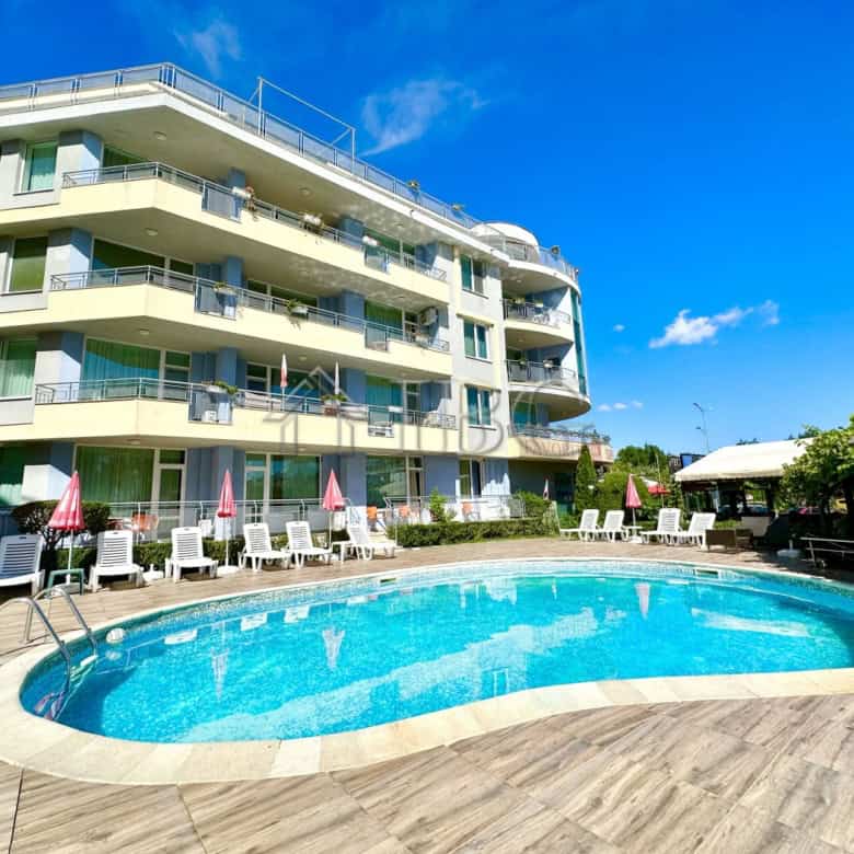 Bright 1-bedroom apartment with pool access in Sunny Beach, perfect for vacation or investment.