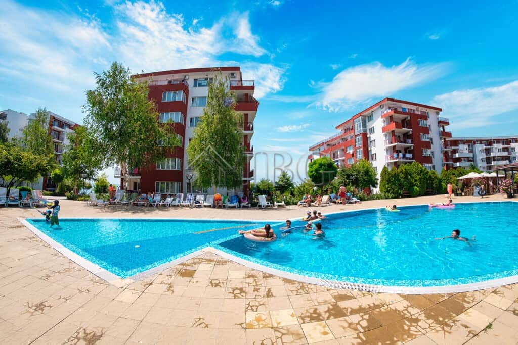 Spacious 2-bedroom apartment with pool view at Marina View Fort Beach, Sveti Vlas, perfect for relax.