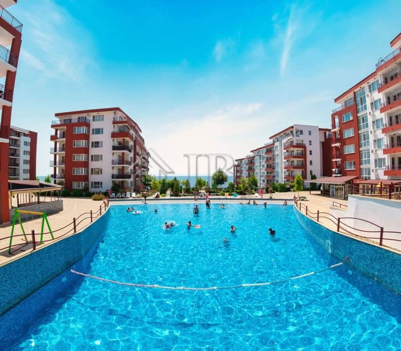 Modern apartment overlooking the marina and pool area in Sveti Vlas. Perfect for comfortable seaside.