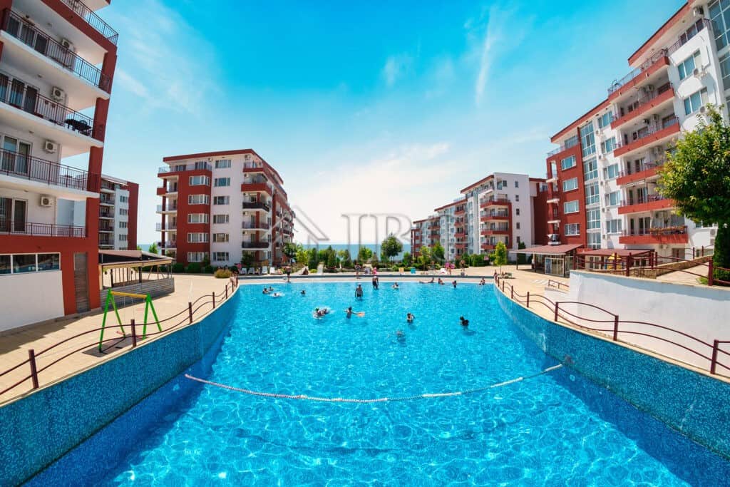 Modern apartment overlooking the marina and pool area in Sveti Vlas. Perfect for comfortable seaside.