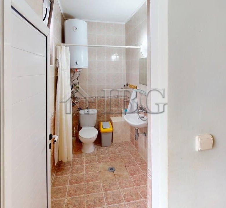 Bright bathroom in a two-storey house located in a gated complex in Poroy Village. Modern fixtures a.