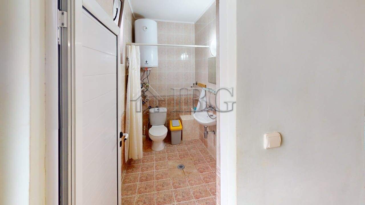 Bright bathroom in a two-storey house located in a gated complex in Poroy Village. Modern fixtures a.