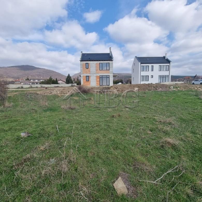 Land plot for sale in Kosharitsa with scenic mountain views and development potential. Perfect for b.