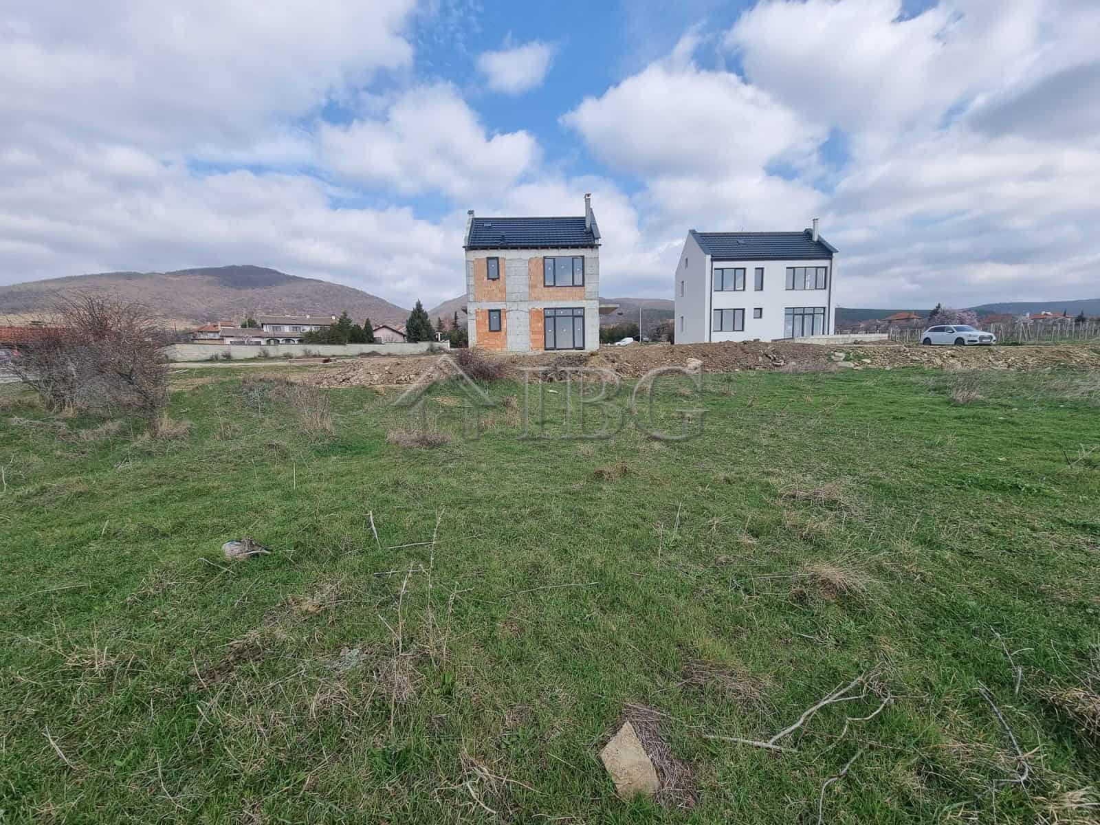 Land plot for sale in Kosharitsa with scenic mountain views and development potential. Perfect for b.