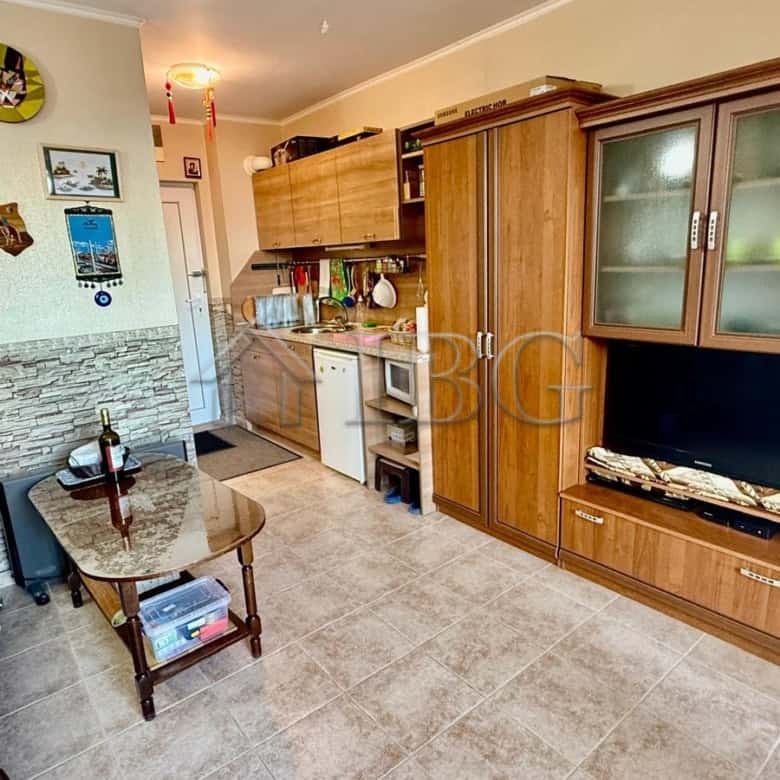 Studio apartment with pool access and sea views in Anna Marina complex, Sveti Vlas. Perfect for rela.