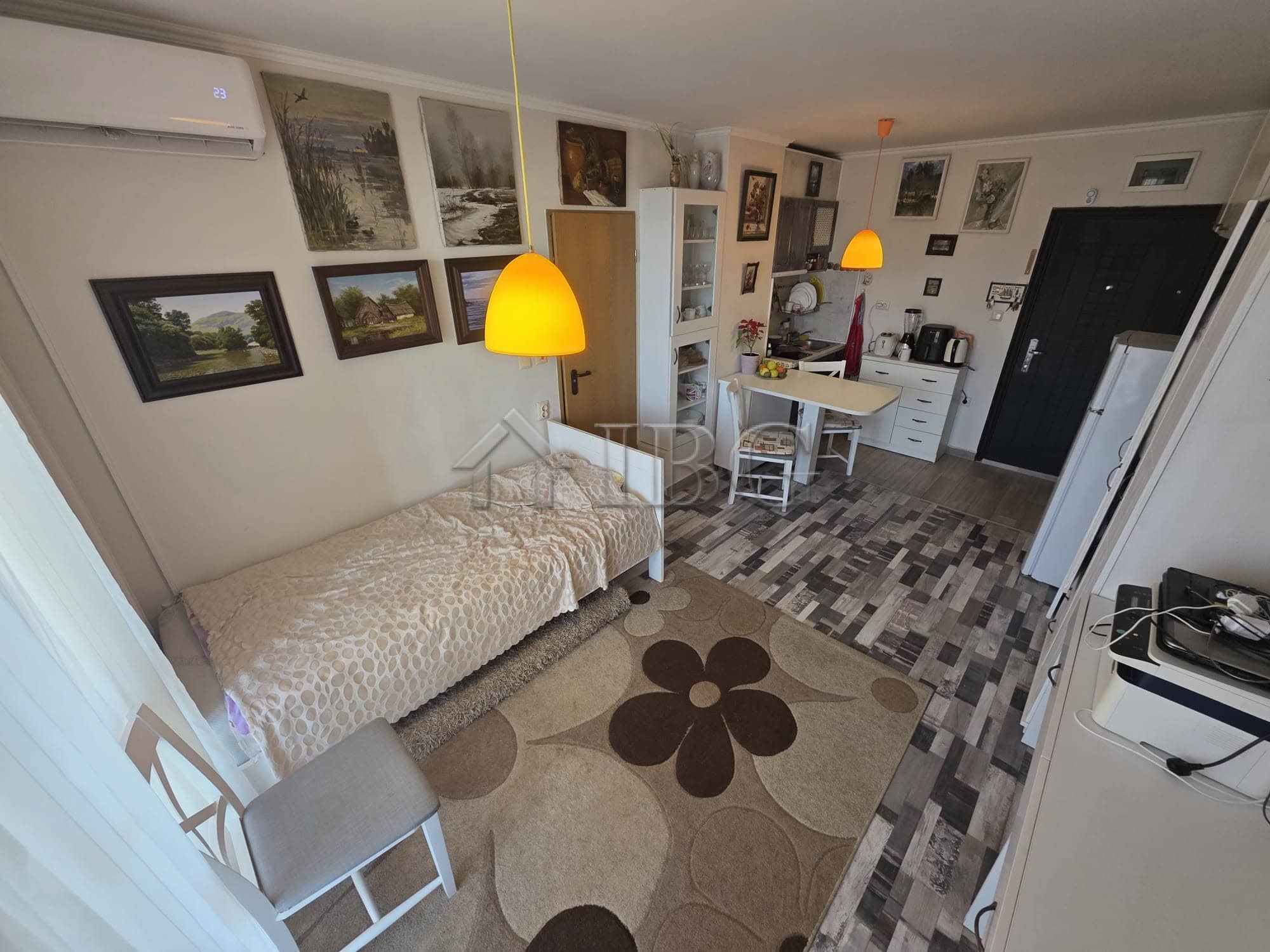 Cozy studio apartment with balcony, ideal for holidays or investment, located in Villa Yurta, Sveti.