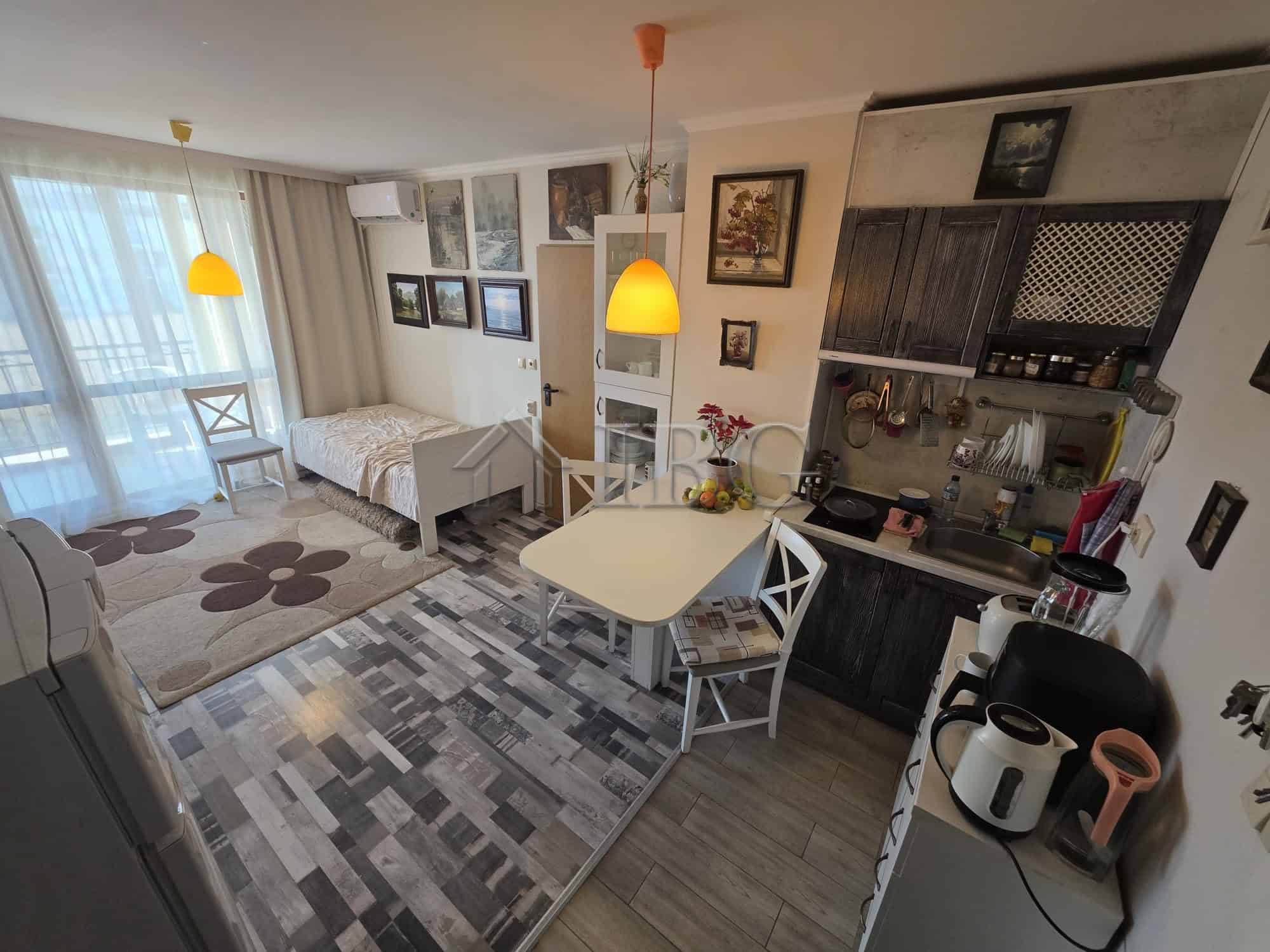 Cozy studio apartment with balcony in Villa Yurta, Sveti Vlas, perfect for holiday or investment.