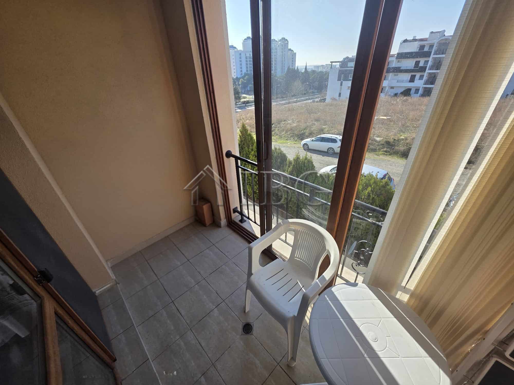 Bright studio apartment with balcony offering sea views in Sveti Vlas.