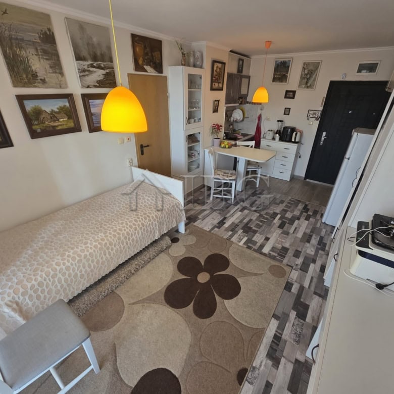 Bright studio apartment with balcony in Sveti Vlas, ideal for comfortable living or vacation stays.