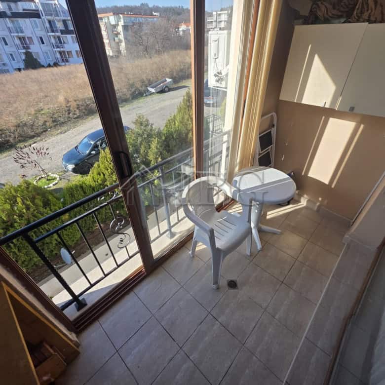 Bright studio with balcony overlooking scenic views in Sveti Vlas. Perfect for comfortable living or.