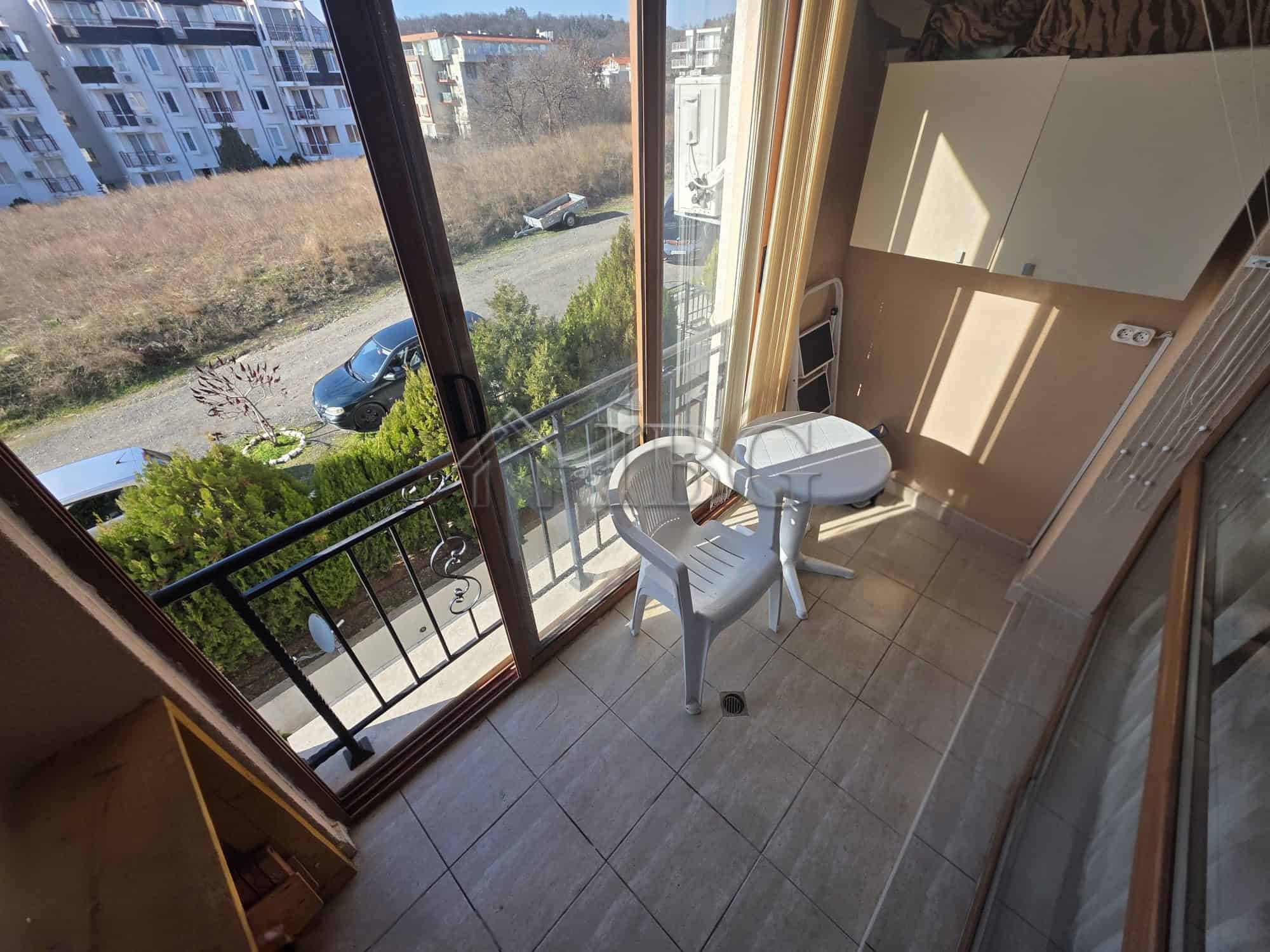 Bright studio with balcony overlooking scenic views in Sveti Vlas. Perfect for comfortable living or.