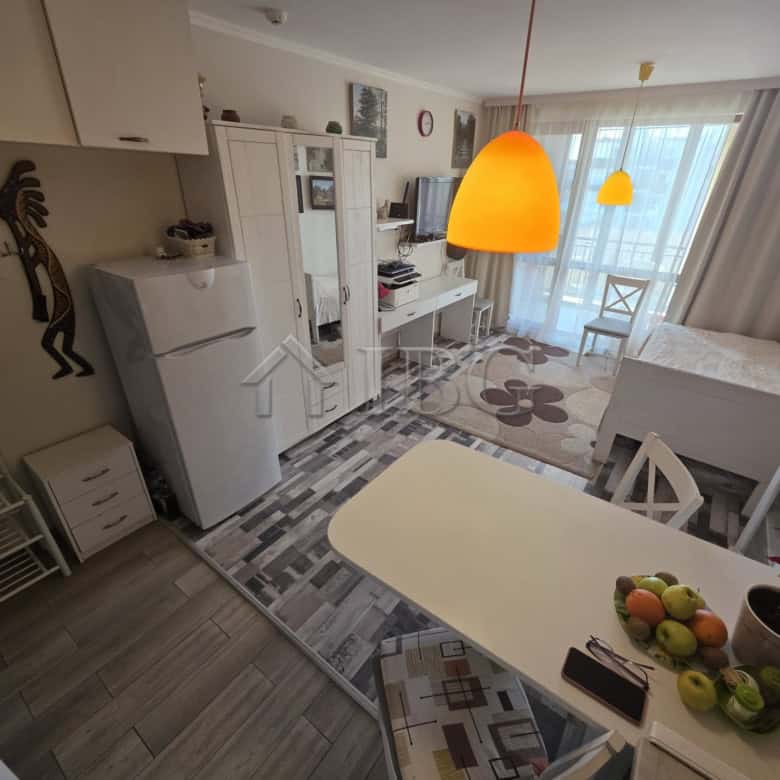 Bright studio apartment with balcony in Sveti Vlas, perfect for relaxing holidays or investment.