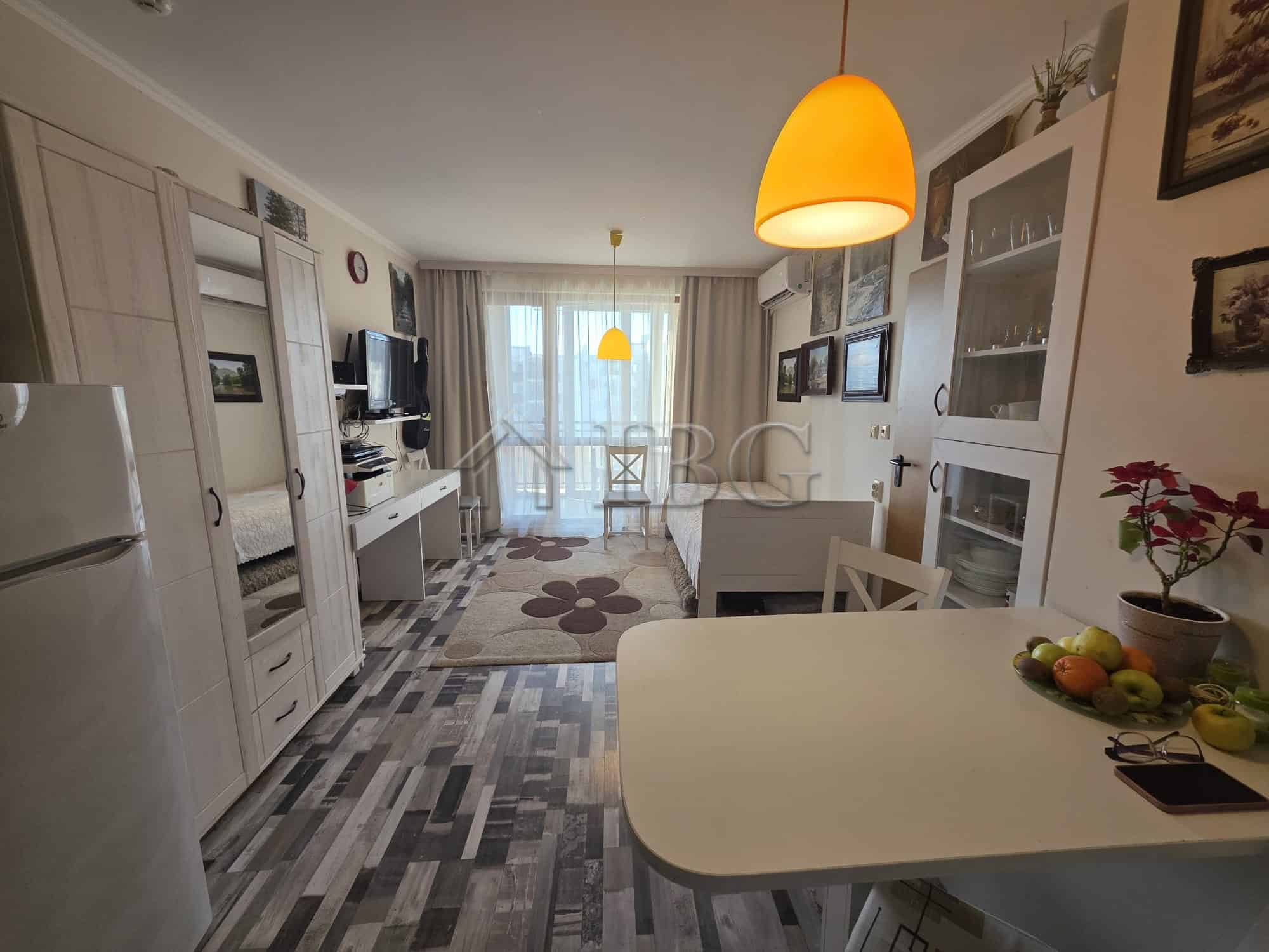 Cozy studio apartment with balcony in Villa Yurta, Sveti Vlas, ideal for holiday or investment.