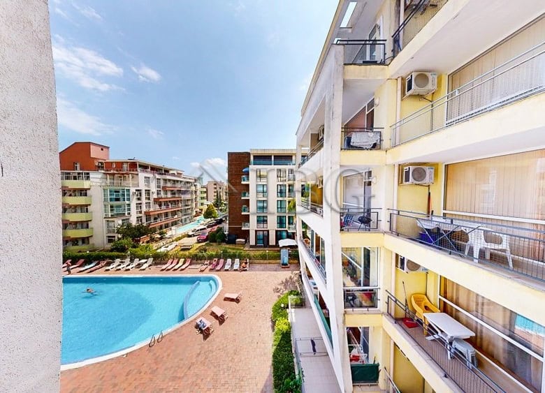 Bright 1-bedroom apartment with balcony overlooking pool in Sunset Beach 2, Sunny Beach.