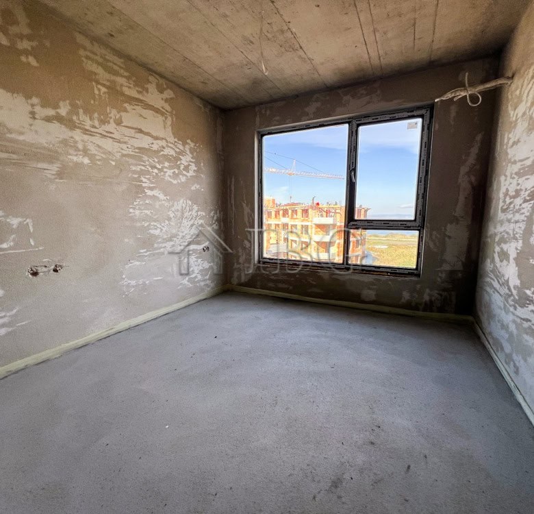 Apartment with scenic lake views in Pomorie, new residential building.