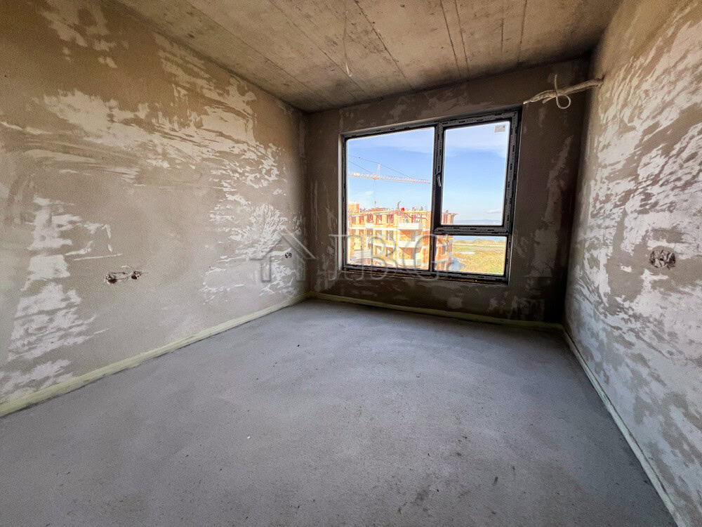 Apartment with scenic lake views in Pomorie, new residential building.