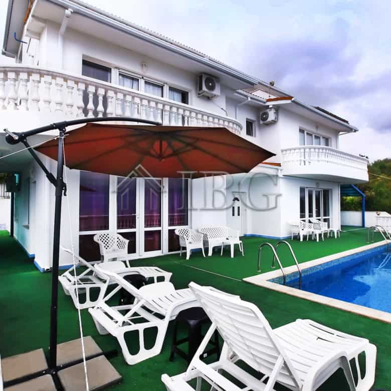 Villa Sorrento Italian Sea View Villa with Pool and Garages.