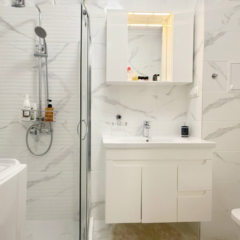 Modern studio apartment bathroom in Valencia Gardens, Nessebar.