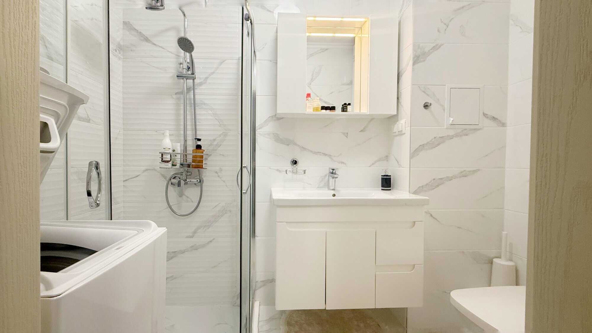 Modern studio apartment bathroom in Valencia Gardens, Nessebar.