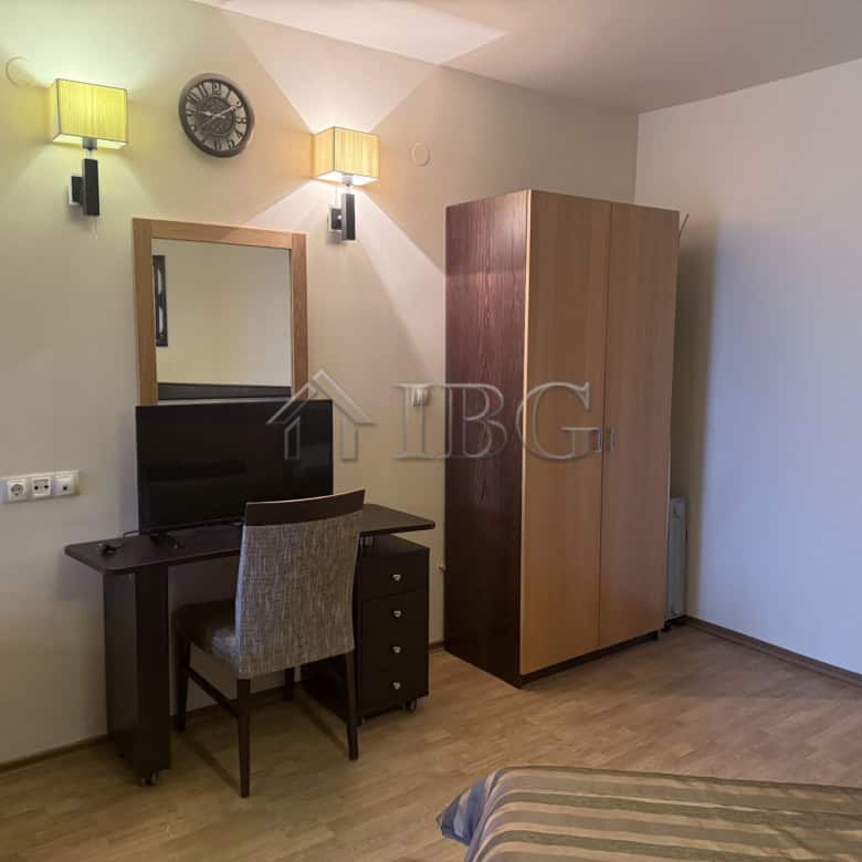 Comfortable studio apartment with modern furnishings in Chairite Complex, Kosharitsa. Perfect for re.