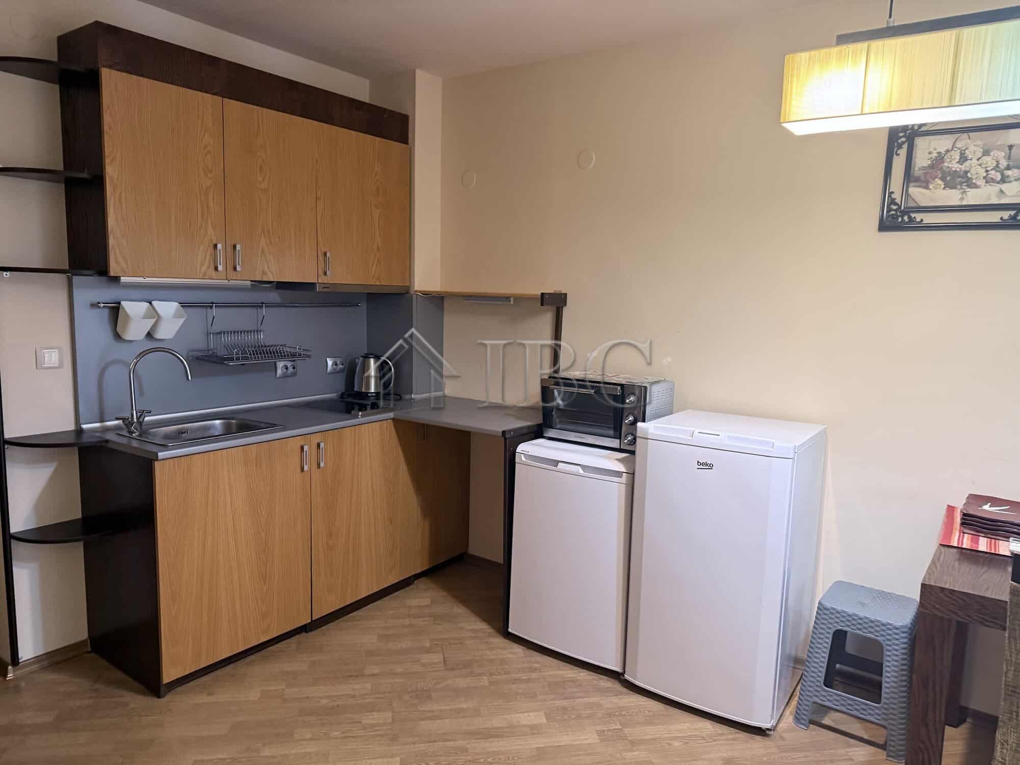 Cozy Studio in Chairite Complex Compact studio kitchen with appliances in Chairite Complex, Kosharitsa.