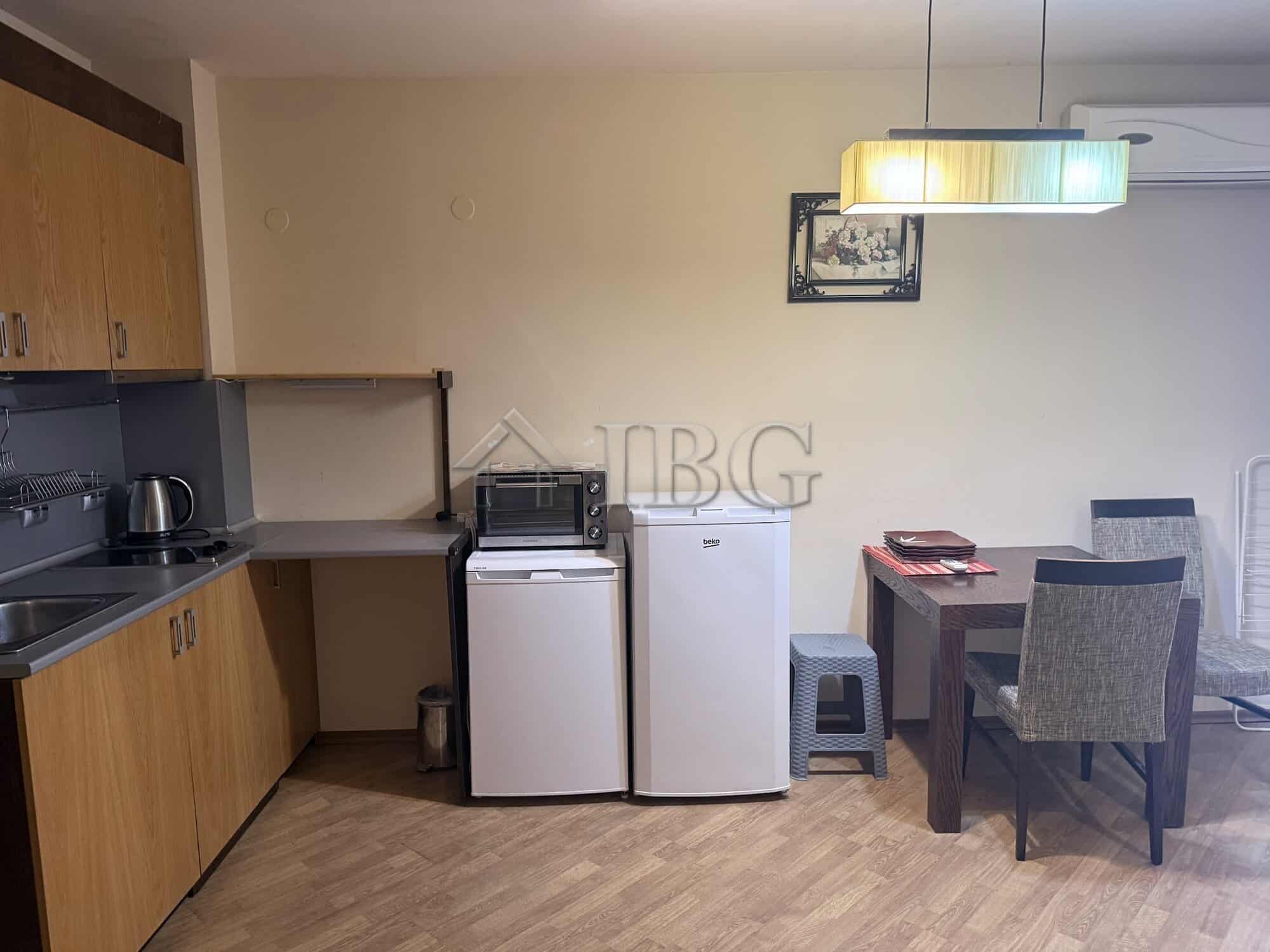 Cozy Studio in Chairite Complex Bright studio apartment in Chairite complex, Kosharitsa, with modern kitchen and dining area. Perfec.