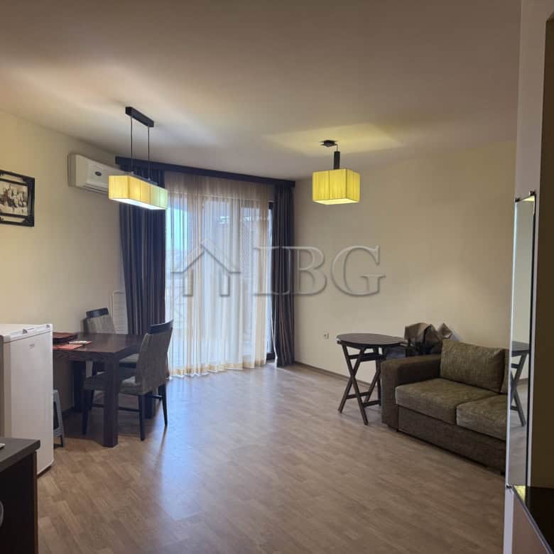 Bright studio apartment in Chairite Complex, Kosharitsa, with modern furnishings and ample living sp.