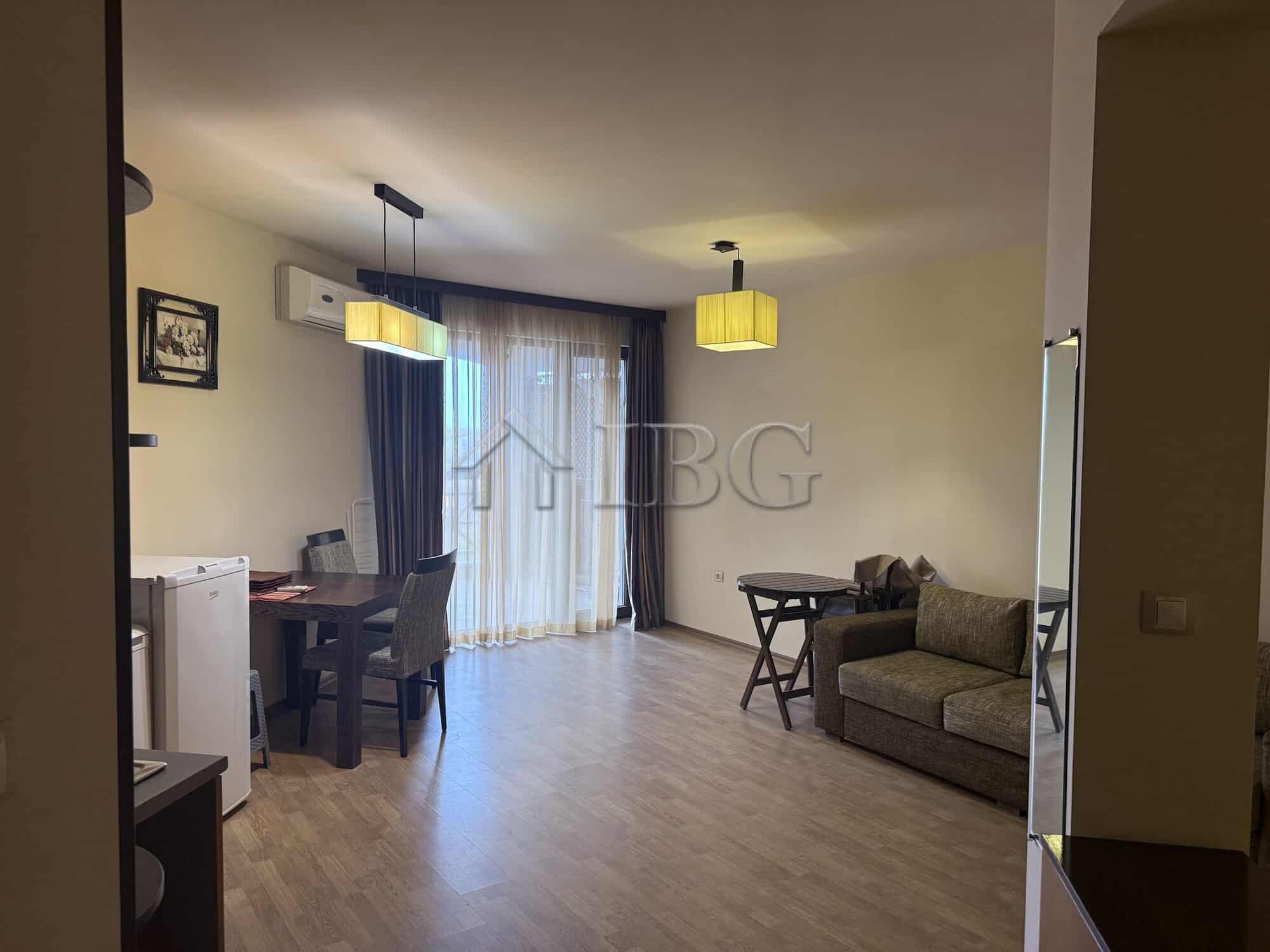 Spacious Studio in Chairite Complex Bright studio apartment in Chairite Complex, Kosharitsa, with modern furnishings and ample living sp.