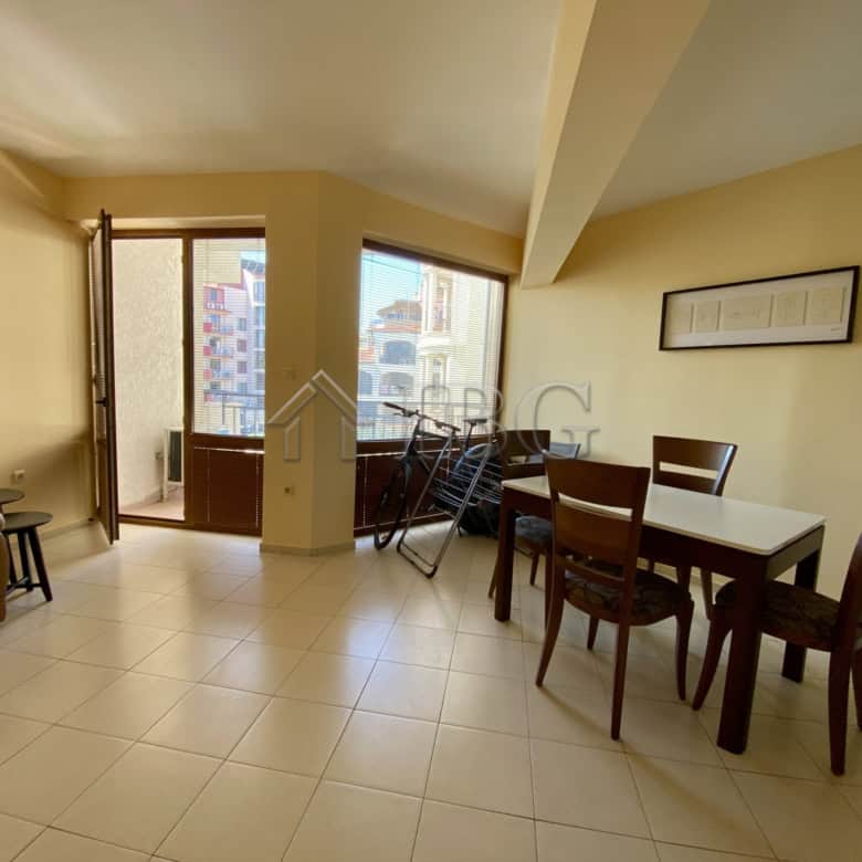 One-bedroom apartment with balcony and pool view in Chateau Del Mar, Sunny Beach. Modern living spac.