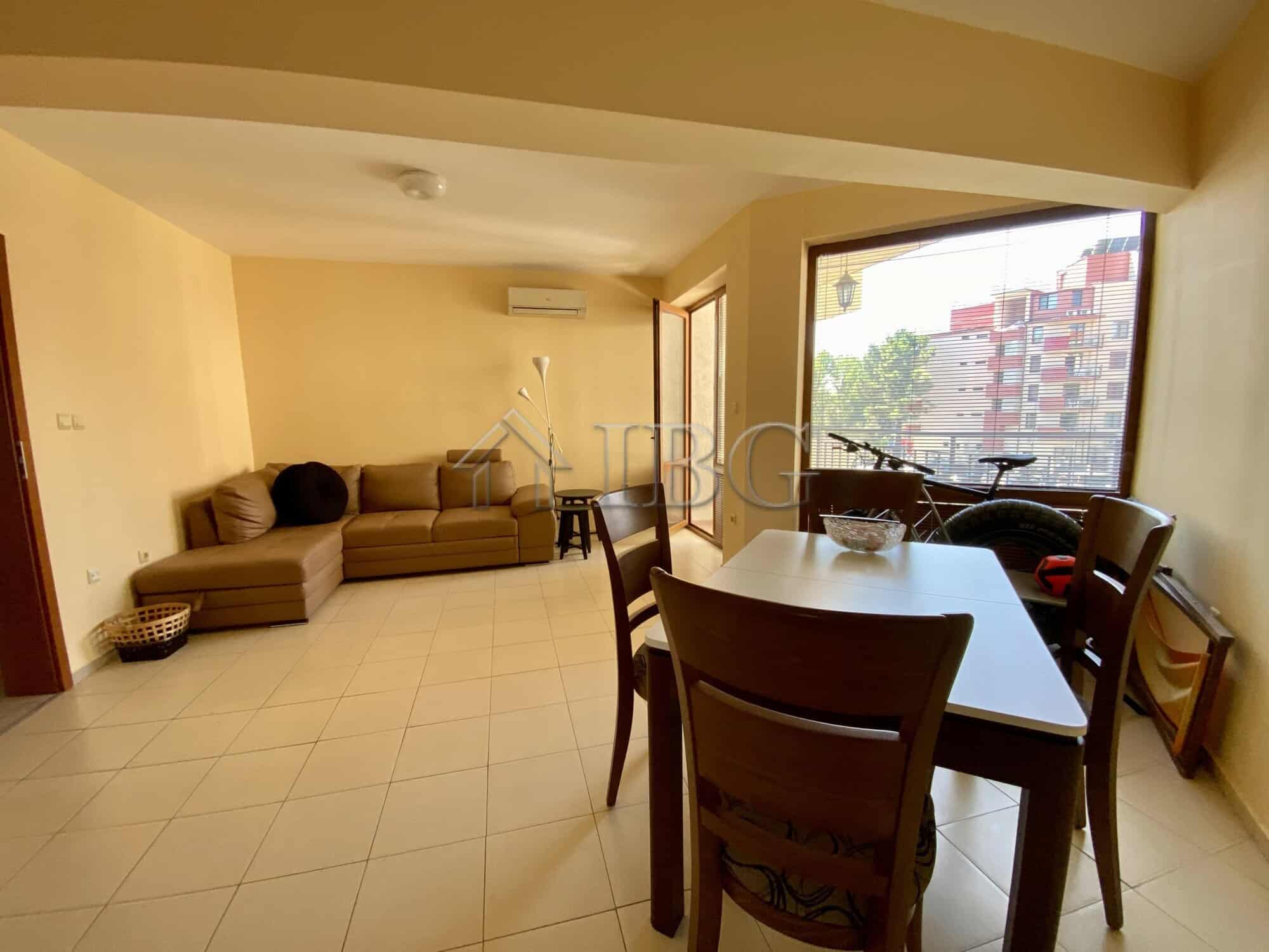 Apartment with pool view in Chateau Del Mar, Sunny Beach, featuring a modern living space and balcon.