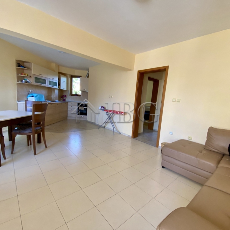 Spacious one-bedroom apartment with pool view in Chateau Del Mar, Sunny Beach.
