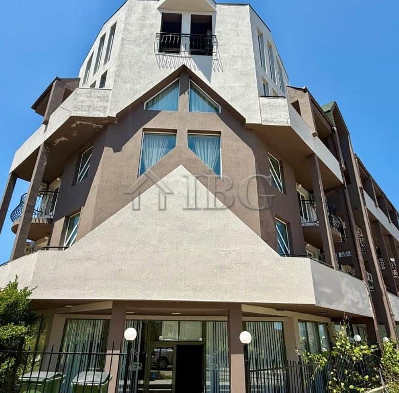 Modern ground-floor apartment in Ravda close to LIDL and the beach for sale.
