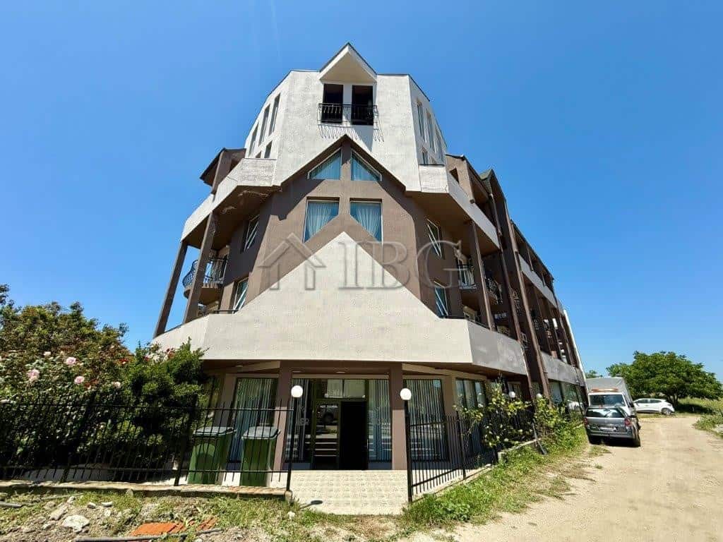 Ground-floor apartment in Ravda close to LIDL and the beach, ideal for investment or holiday home.