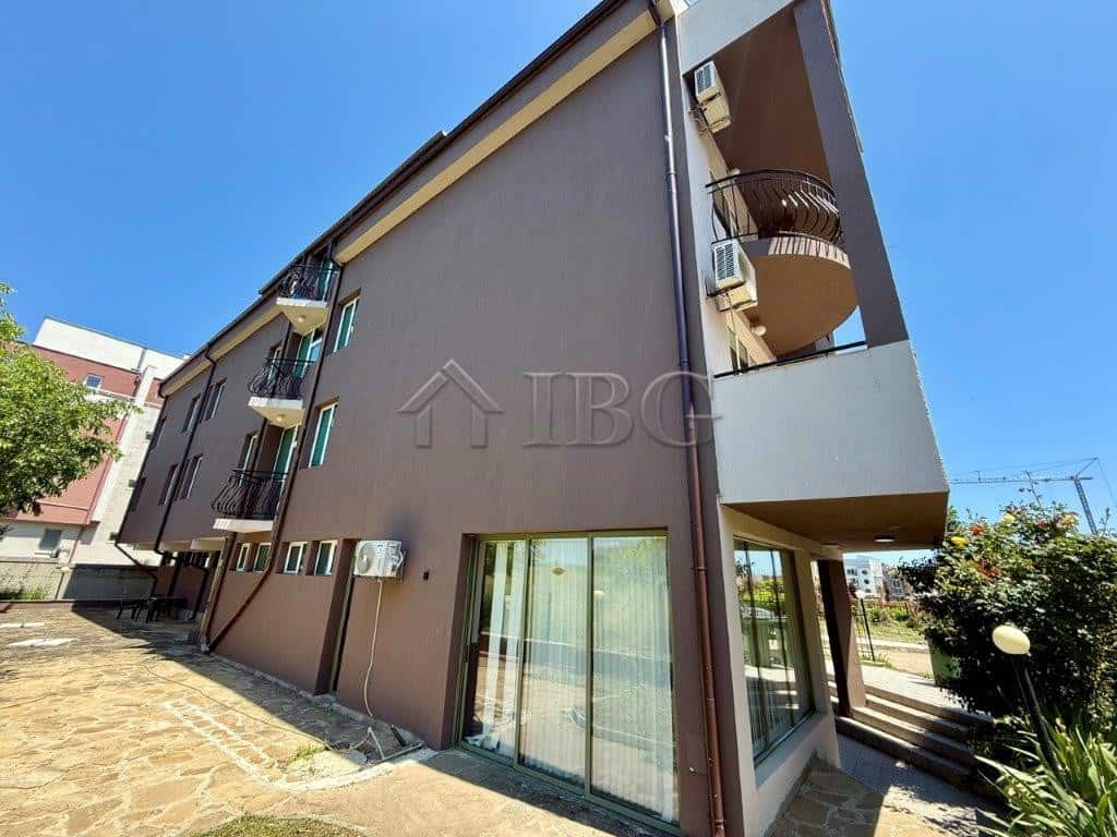 Spacious apartment with balcony, near LIDL and the beach in Ravda, Bulgaria. No maintenance fee, ide.