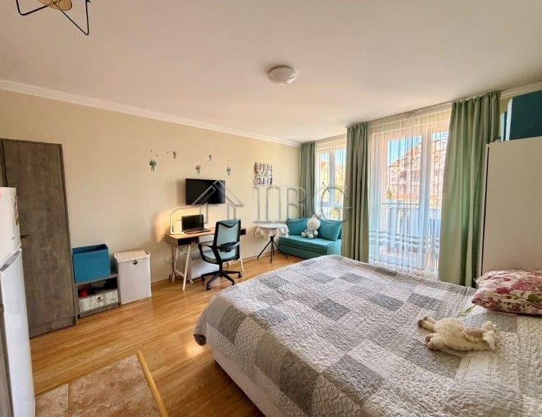 Bright studio with balcony in Melia Resort 6, Nessebar, close to the beach and amenities.