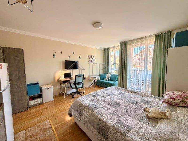 Bright studio with balcony in Melia Resort 6, Nessebar, close to the beach and amenities.