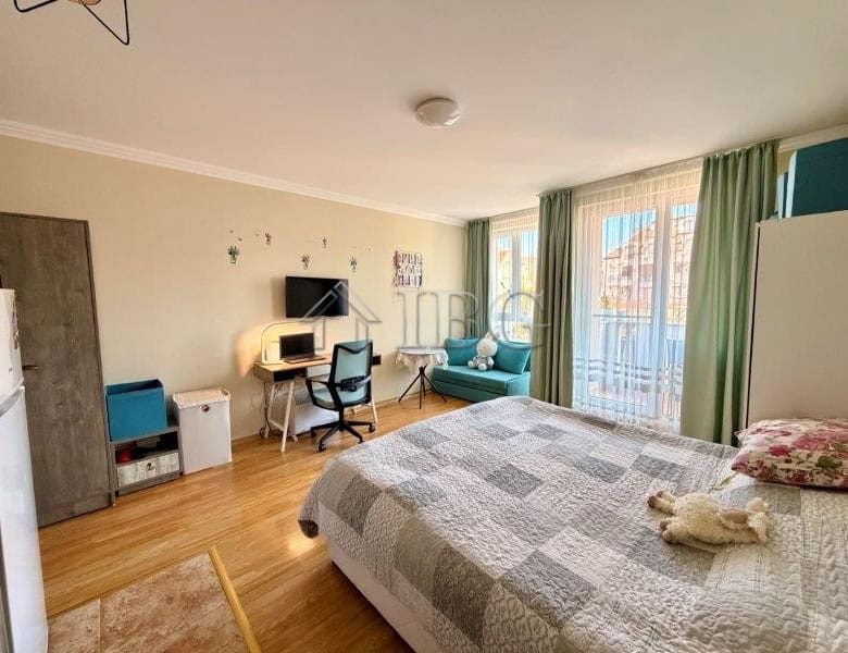 Cozy studio apartment with balcony, modern furnishings, and natural light in Melia Resort 6, Nesseba.