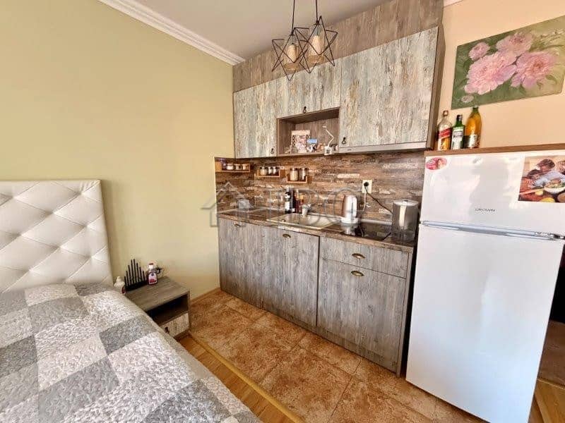 Cozy studio apartment with balcony in Melia Resort, Nessebar, close to the beach. Modern kitchenette.
