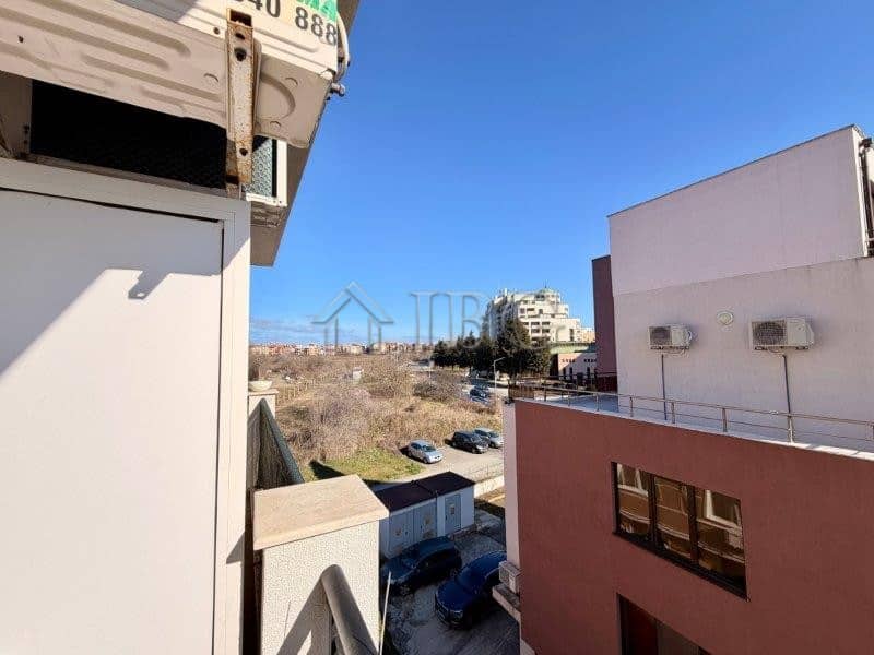 Cozy one-bedroom apartment in Viola 2, Nessebar, with no maintenance fee and scenic views. Perfect f.