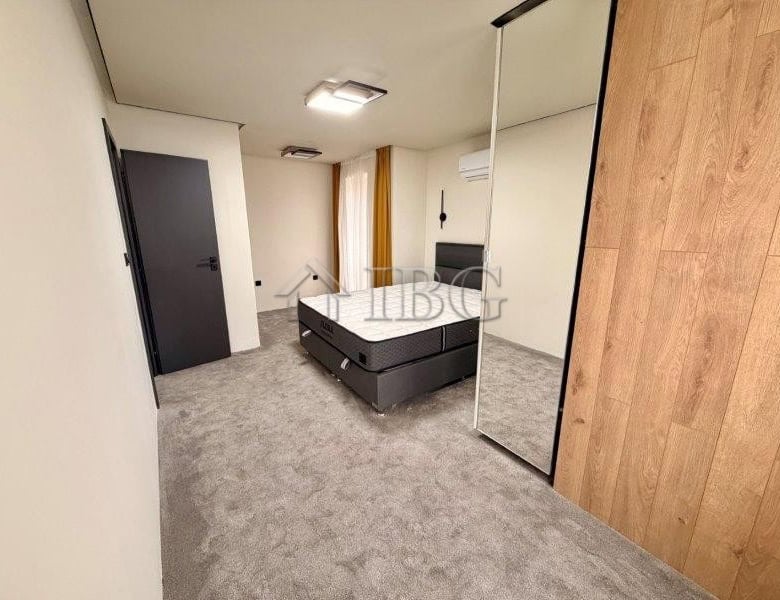Comfortable bedroom with modern furnishings in Ravda residential building.