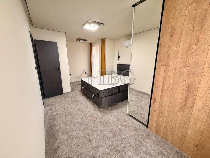 Comfortable bedroom with modern furnishings in Ravda residential building.