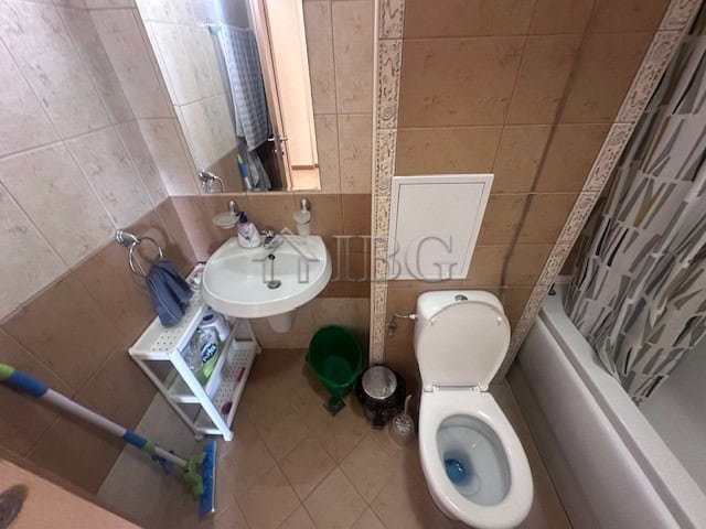 Furnished one-bedroom apartment with modern amenities in Royal Sun, Sunny Beach, ideal for holiday o.