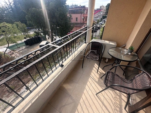 Furnished one-bedroom apartment with balcony in Royal Sun, Sunny Beach, offering a comfortable livin.